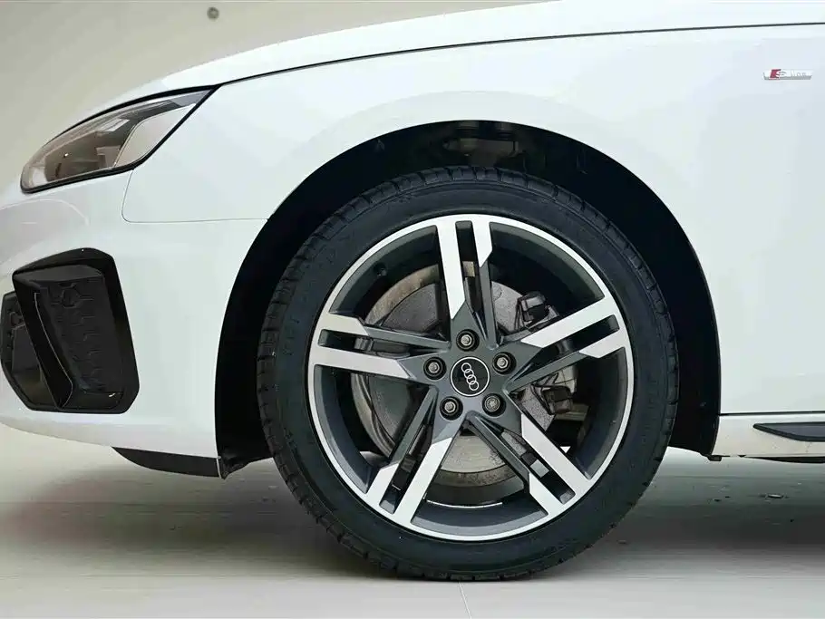 Audi A4L 2022 40 TFSI Luxury Dynamic фото 15
