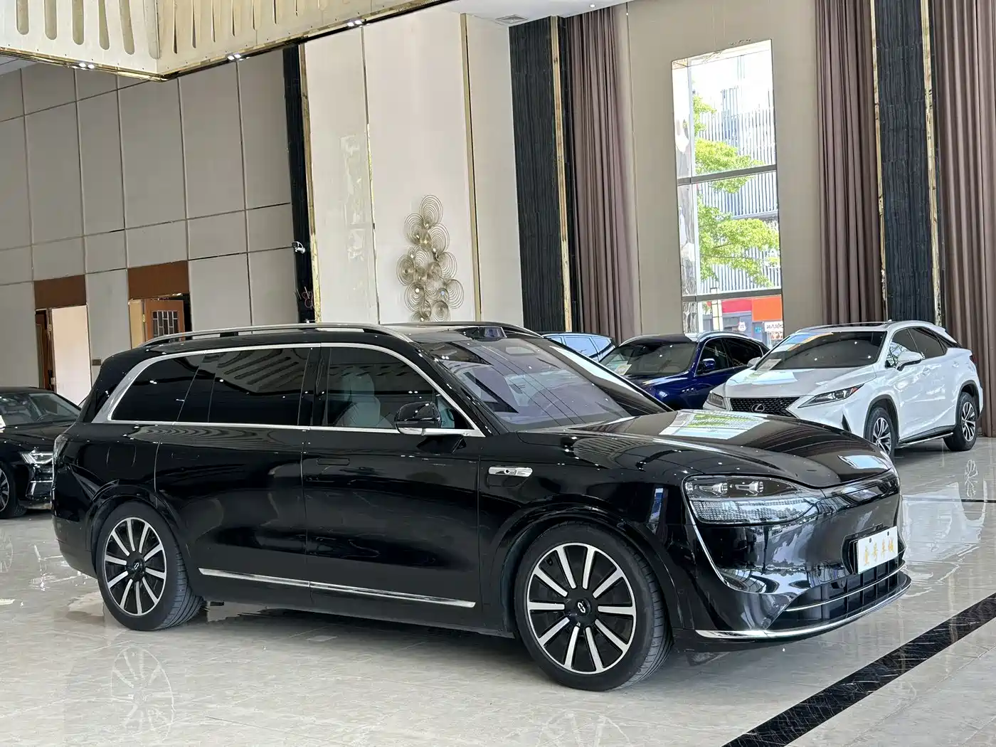 AITO Wenjie AITO M9 2024 Extended Range Ultra 42kWh 6-Seater фото 6
