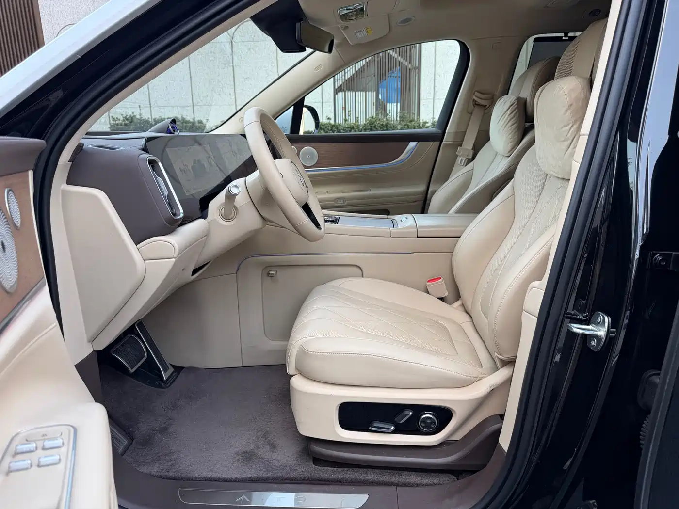AITO Wenjie AITO M9 2024 Model Extended Range Ultra Edition 52kWh 5-Seater фото 8