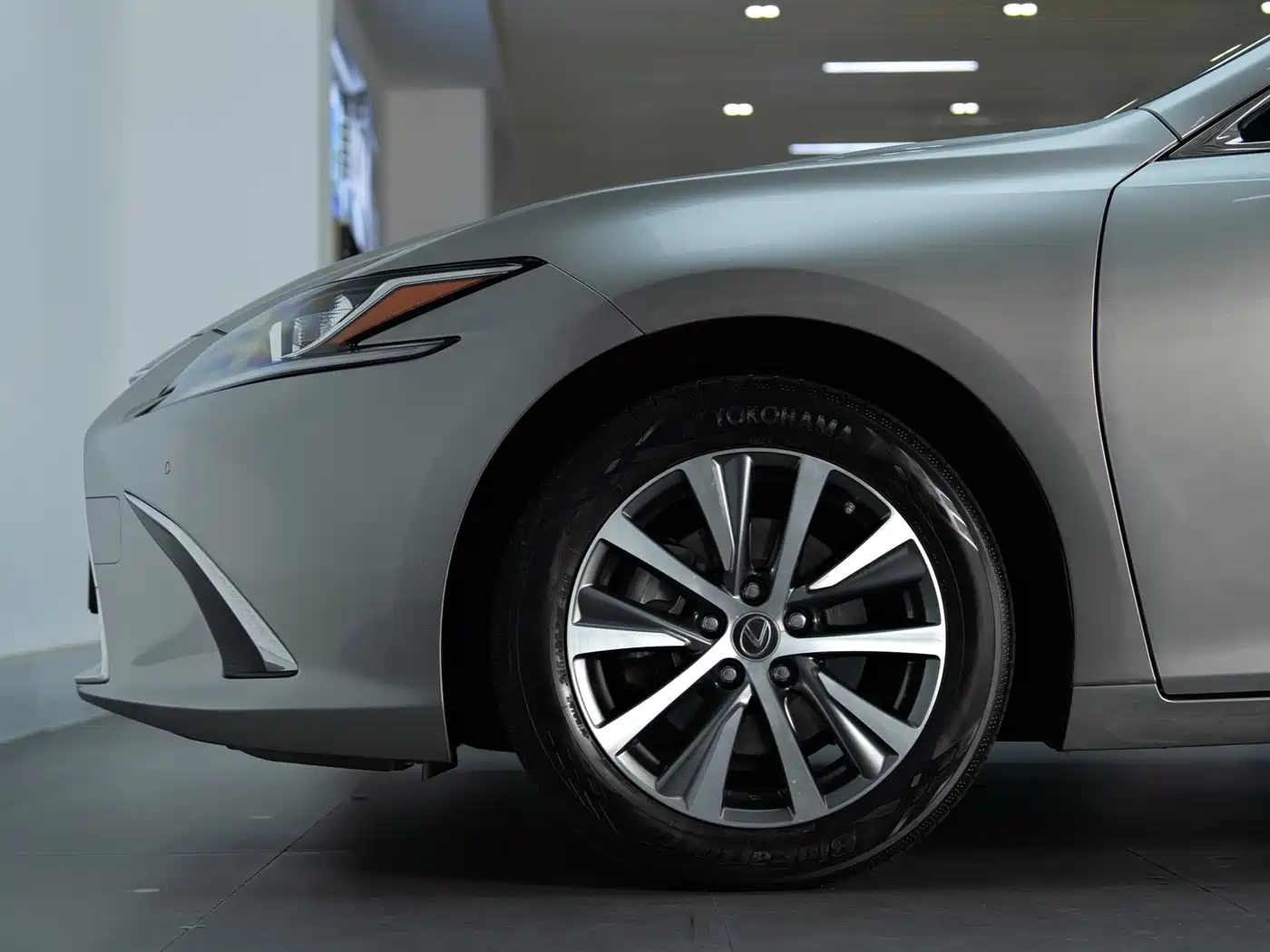 Lexus ES 2020 200 Luxury фото 9