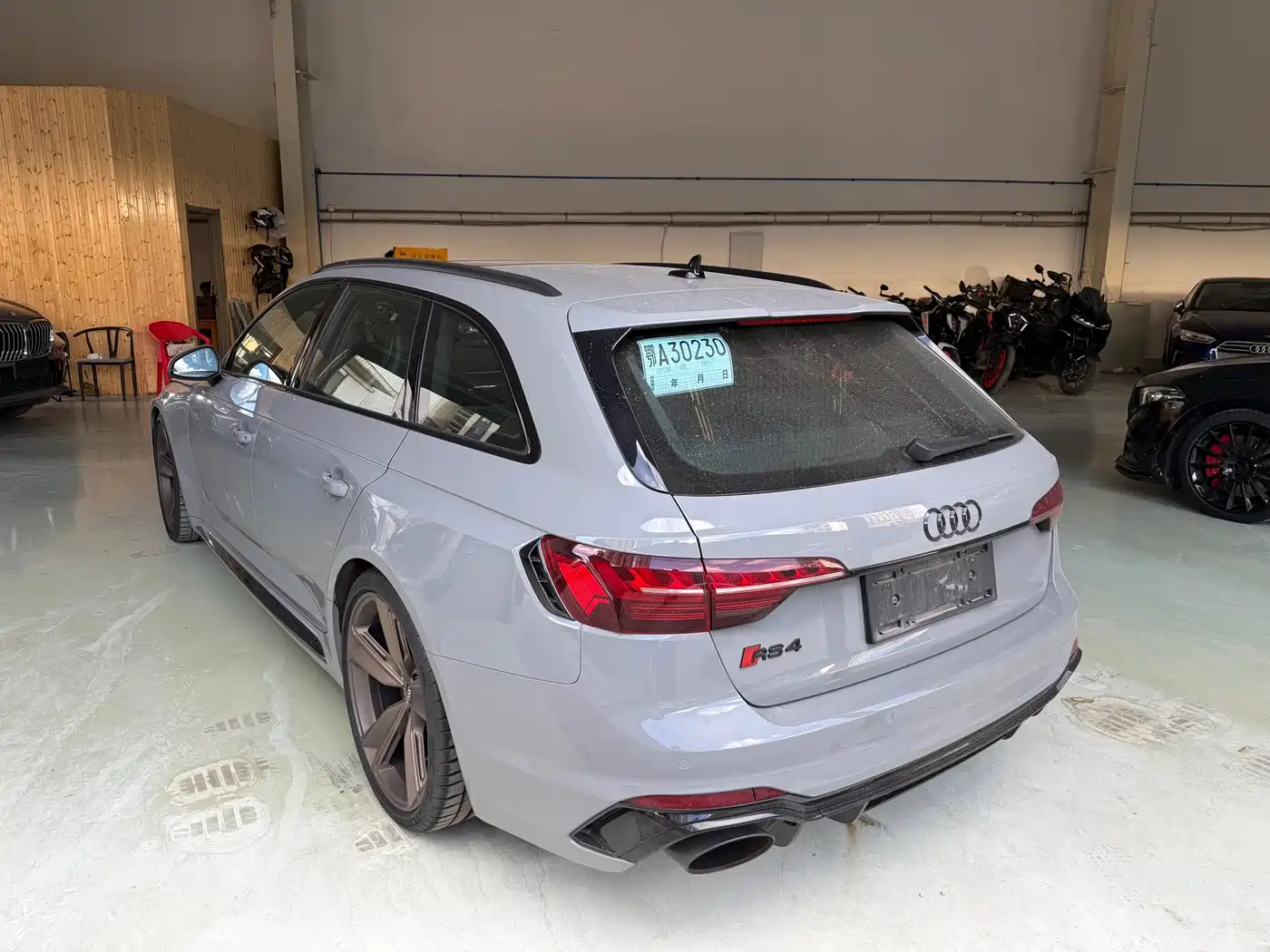 Audi RS 4 2023 2021 RS4 Avant Dark Gold Edition