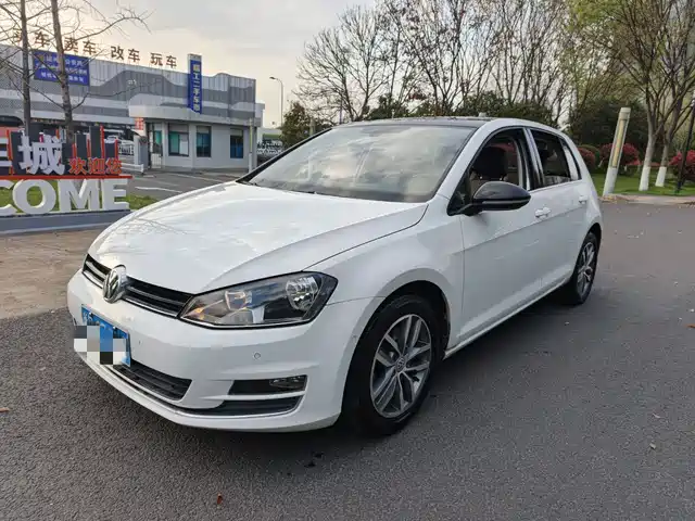 VOLKSWAGEN GOLF