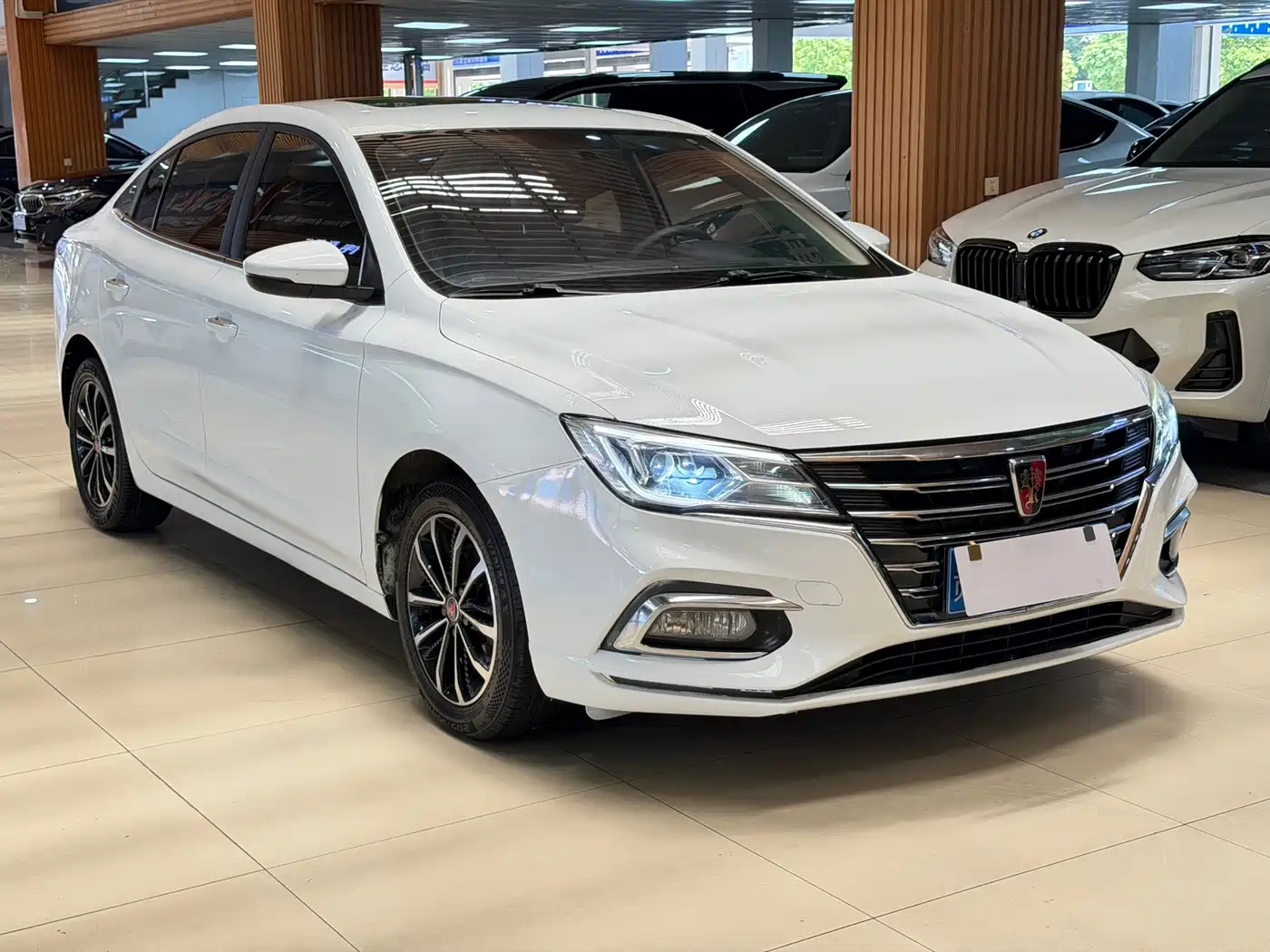 Фото 3 - Roewe i5