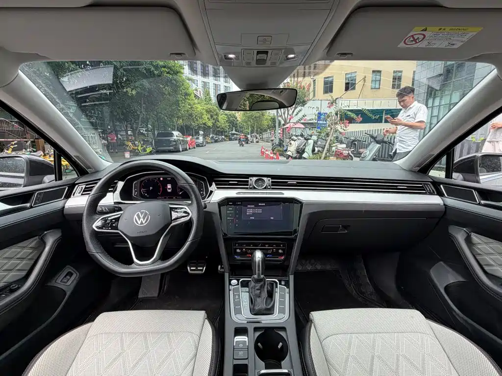 Volkswagen Magotan 2025 2024 2 Million Units Public Sharing Edition 330TSI DSG Luxury
