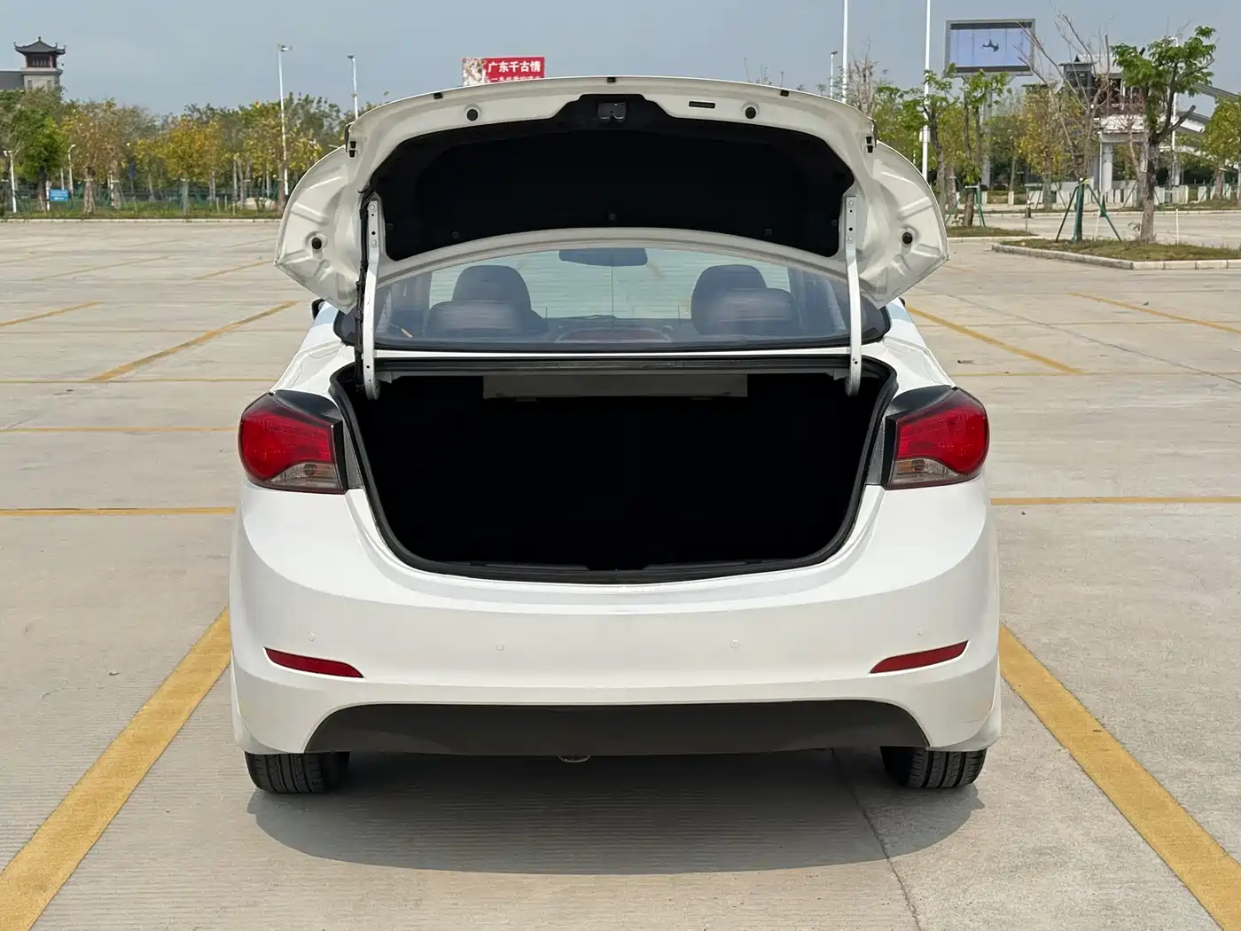 Hyundai Langdong 2016 1.6L Automatic Premium Edition фото 9