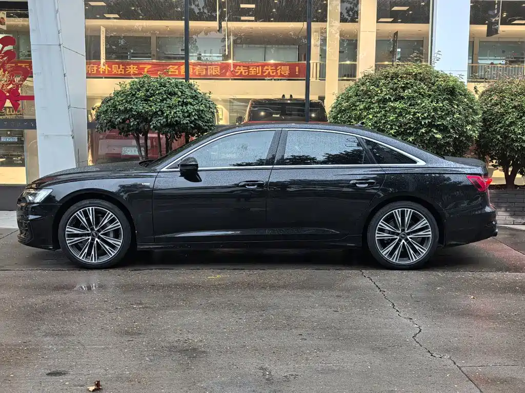 Фото 2 - Audi A6L