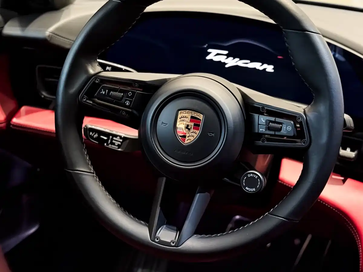PORSCHE TAYCAN