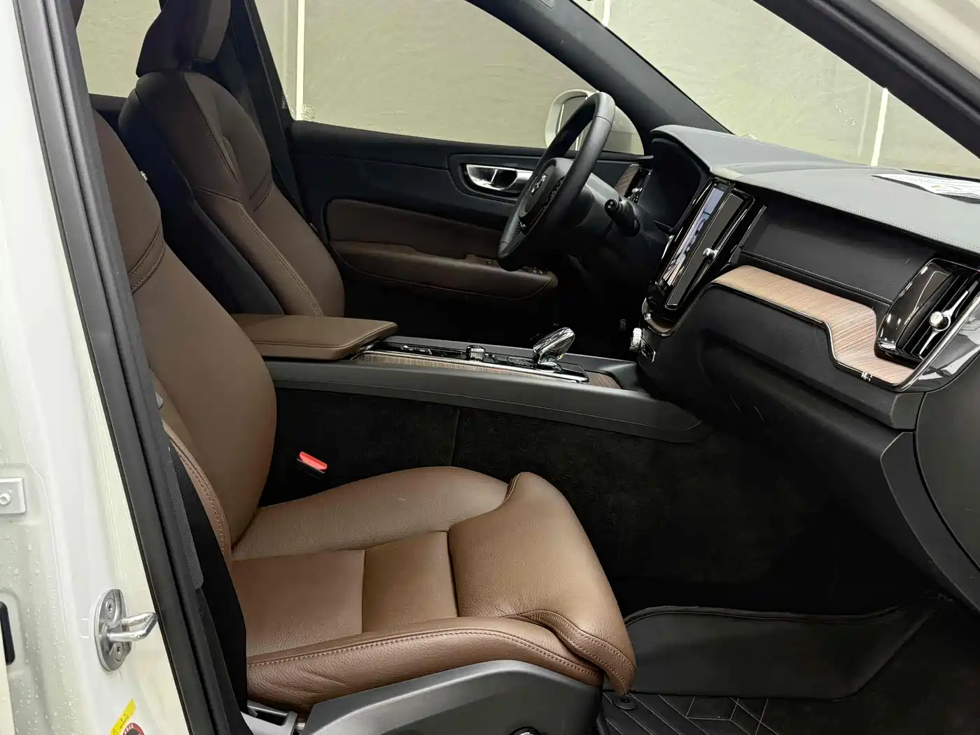 VOLVO XC60 PLUG IN HYBRID