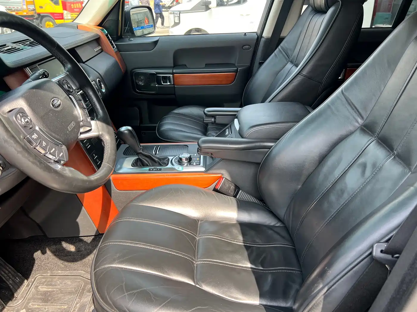 Land Rover Range Rover 2010 3.6 TDV8 HSE фото 5