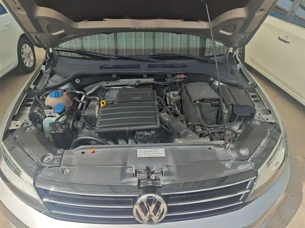 Volkswagen Sagitar 2018 1.6L Automatic Comfort фото 15