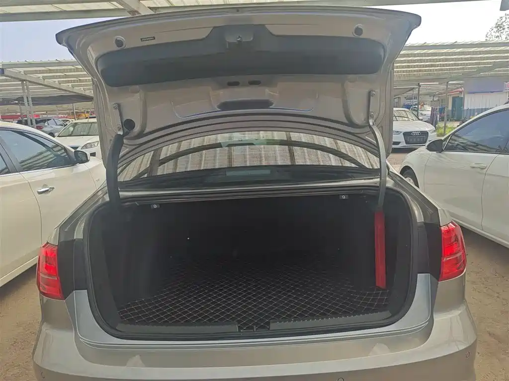 Volkswagen Sagitar 2018 1.6L Automatic Comfort фото 14