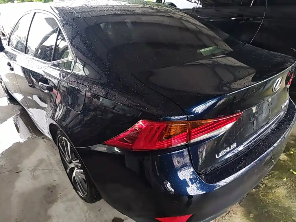 Lexus IS 2018 2017 300 Leading Edition