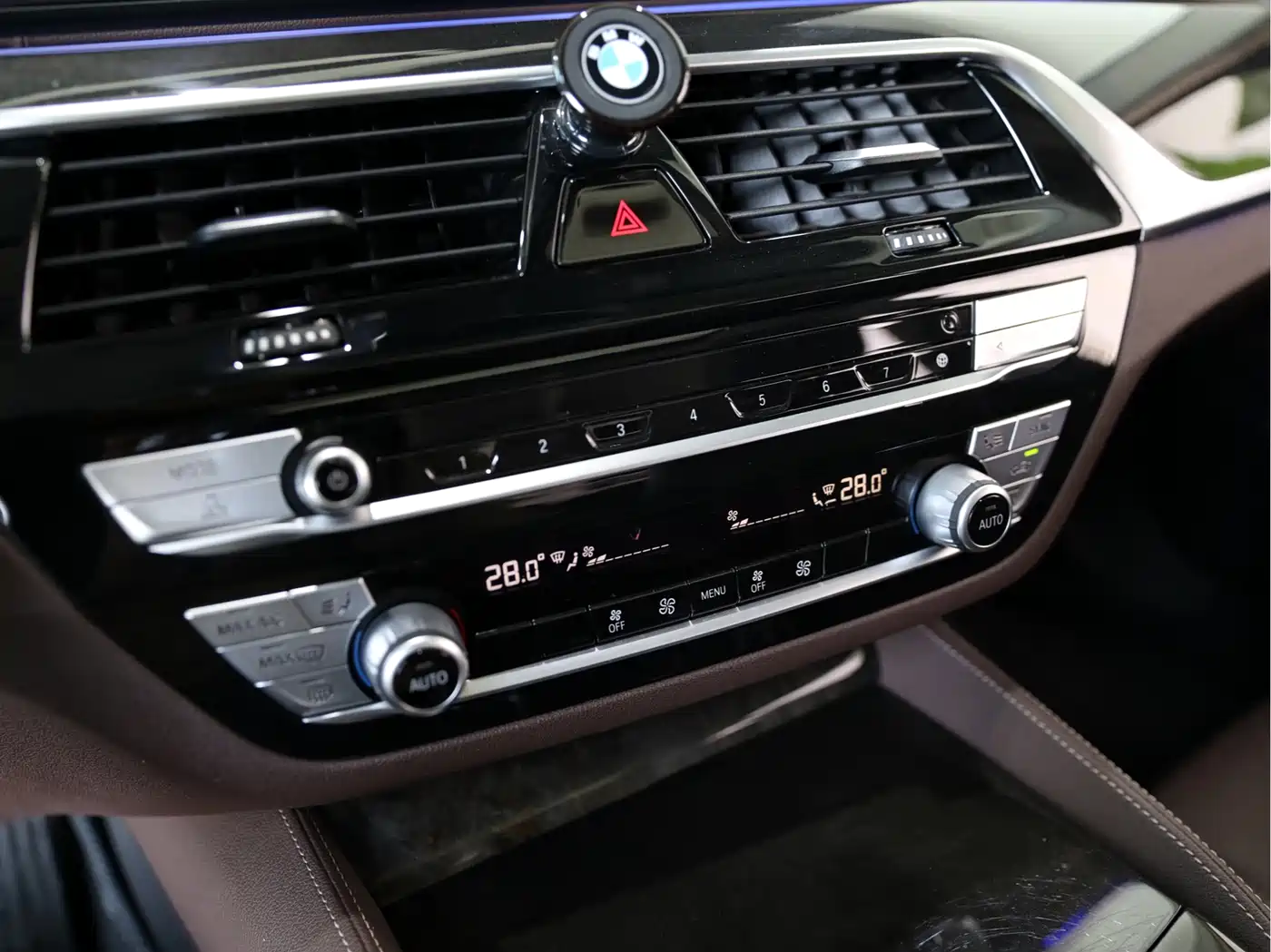 BMW 5 Series 2021 525Li Luxury Package фото 11