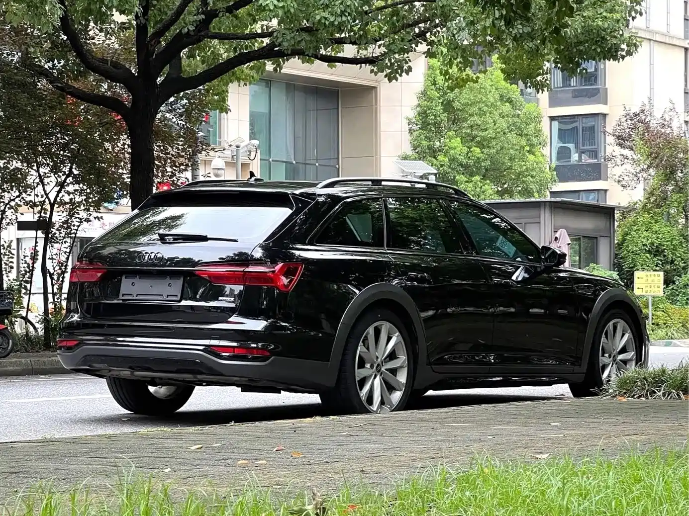 Audi A6 (Import) 2024 2024 allroad quattro 55 TFSI Premium Off-road