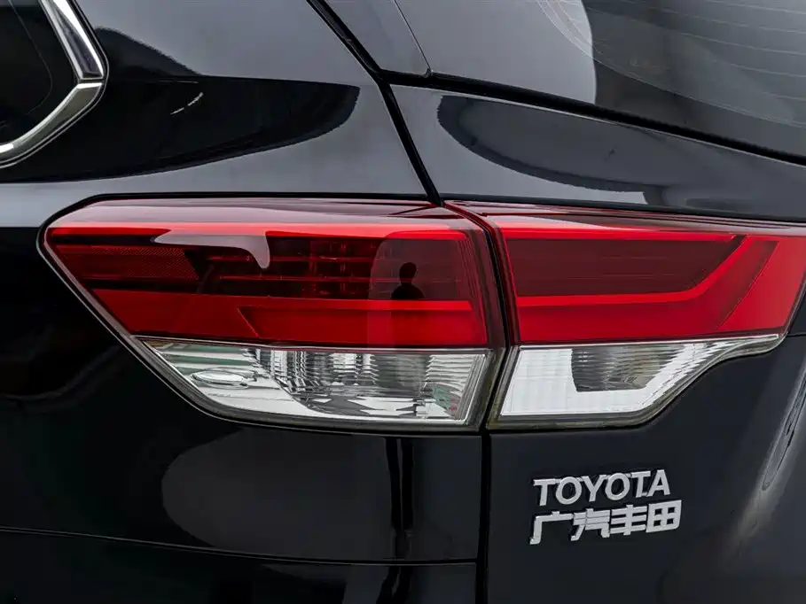 Photo 13 - Toyota Highlander