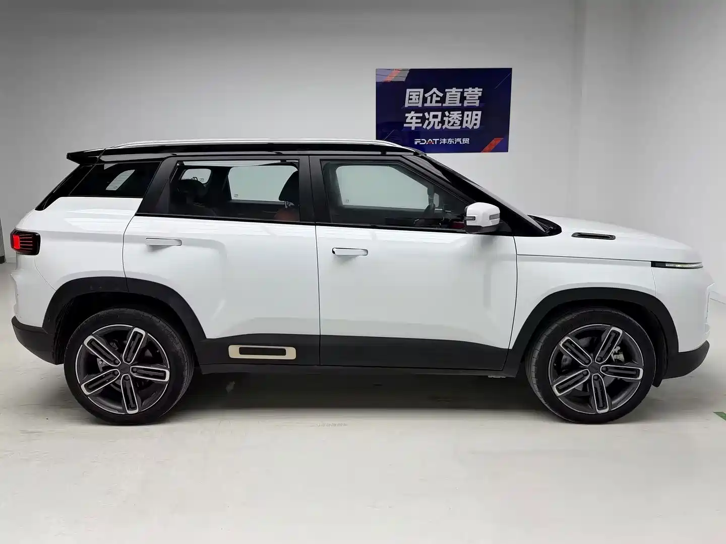 Фото 7 - Geely ICON
