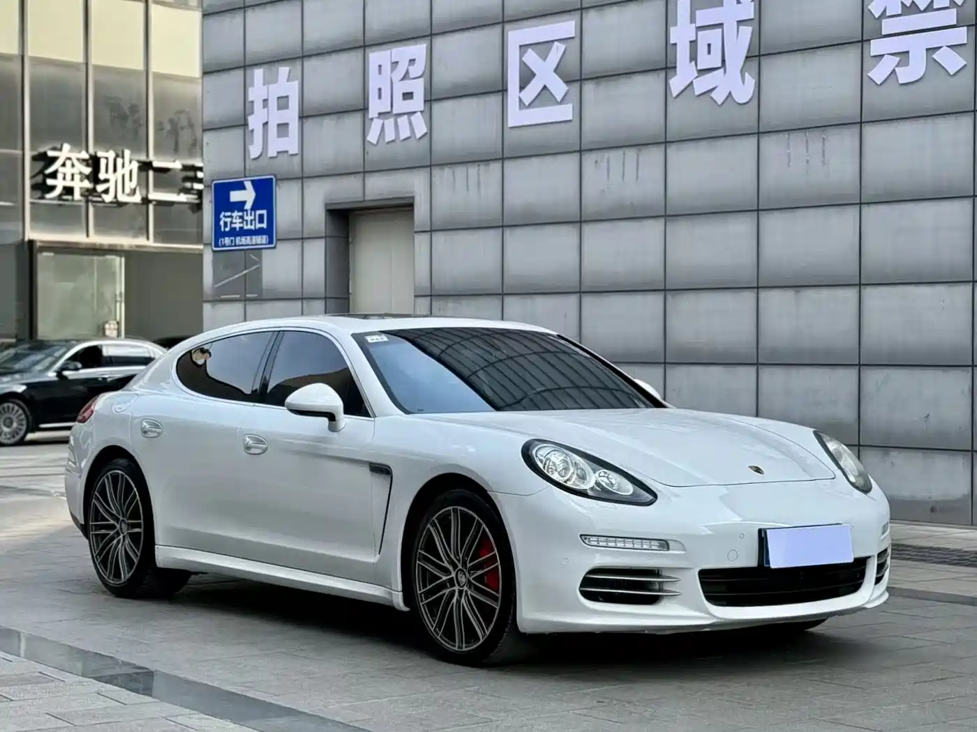 Porsche Panamera 2014 Panamera 4 3.0T фото 3