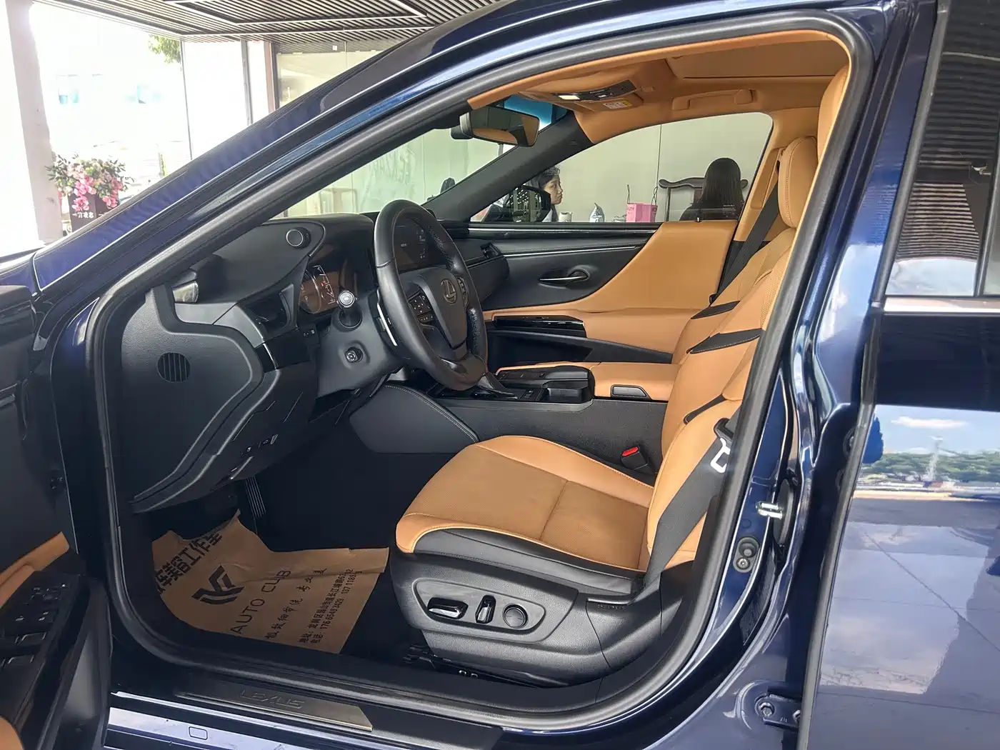 Фото 4 - Lexus ES
