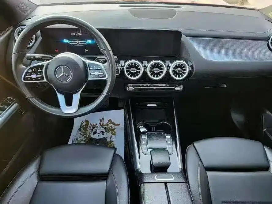 MERCEDES-BENZ GLA