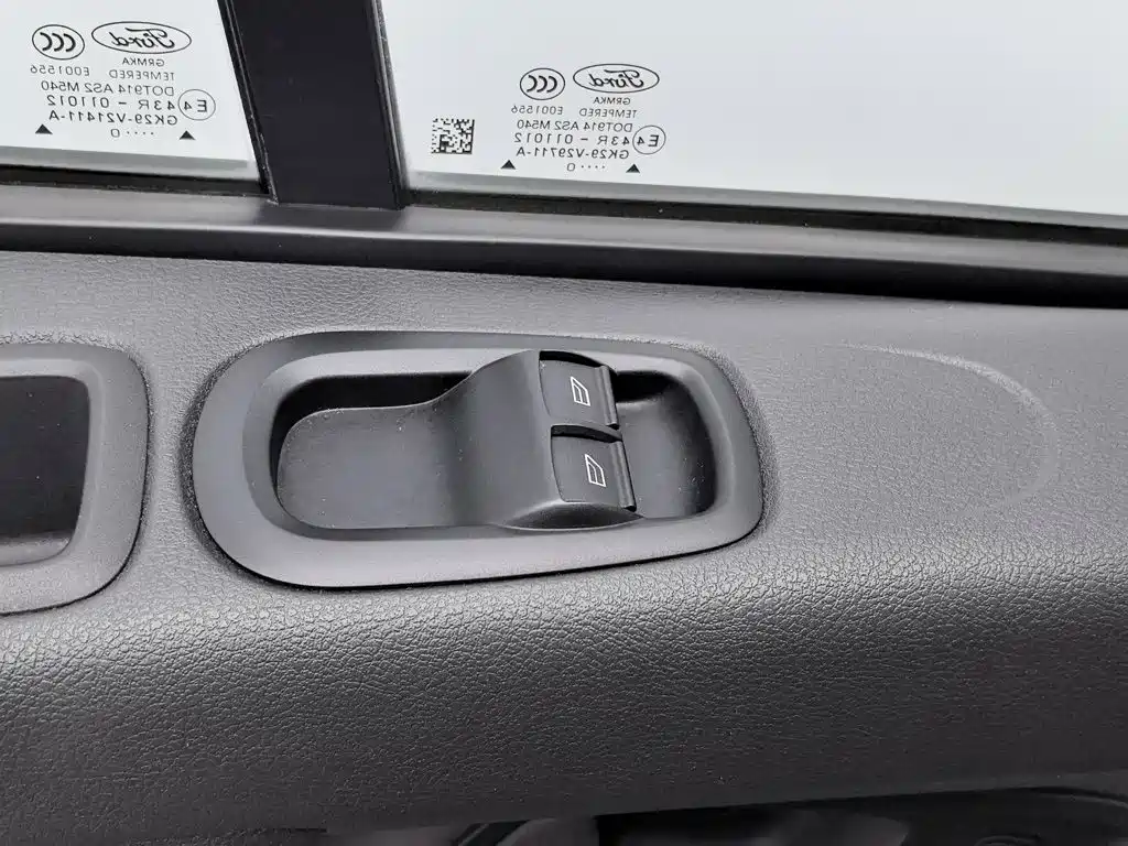 Ford Transit 2020 2017 2.0T Diesel Multi-purpose Commercial Vehicle Medium Wheelbase Medium Roof China V