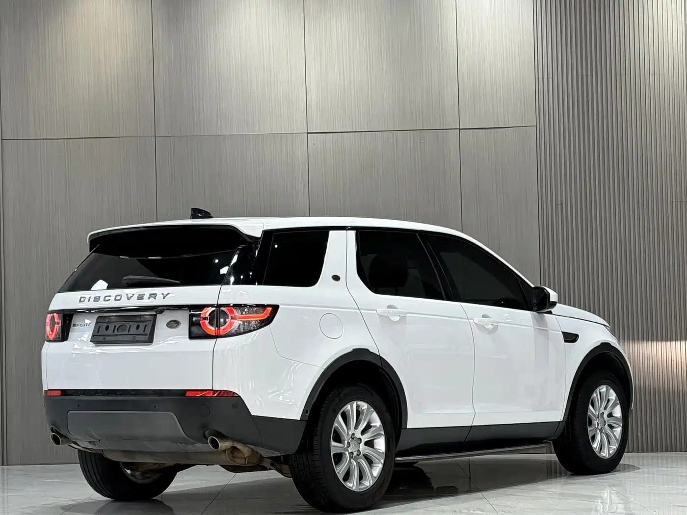 Land Rover Discovery Sport 2019 240PS SE Edition China V фото 6