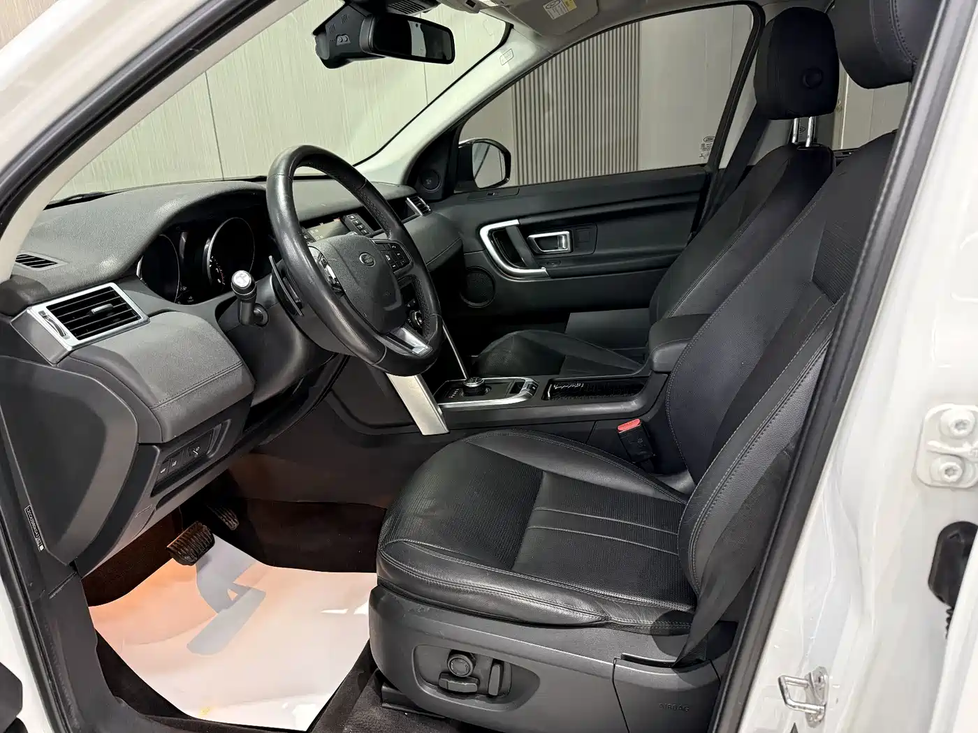 Land Rover Discovery Sport 2019 240PS SE Edition China V фото 10