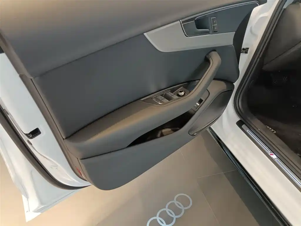 Audi A4L 2026 2025 2 Million Celebration Edition 40 TFSI Fashion Dynamic