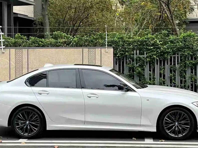 BMW 3 Series 2021 325i M Sport Night Edition фото 4