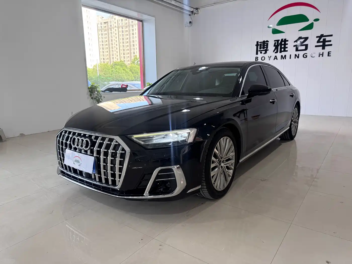 Фото 1 - Audi A8