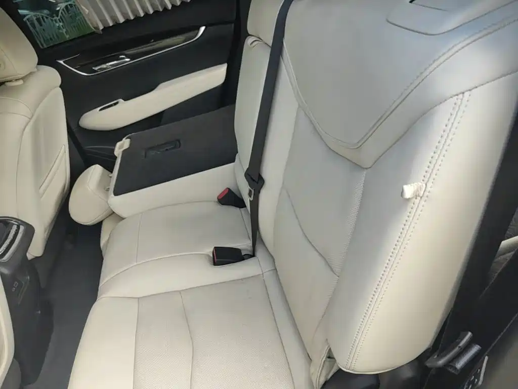 Фото 22 - Cadillac XT6