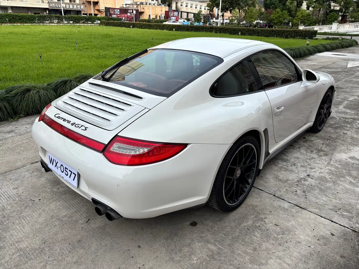 Photo 2 - Porsche 911