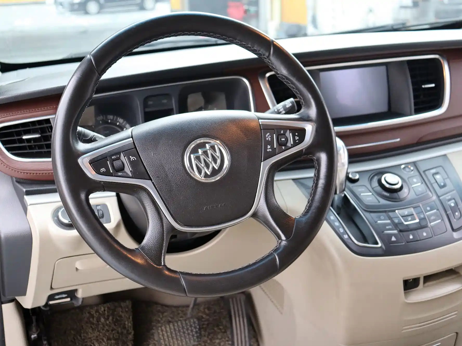 Фото 15 - Buick GL8