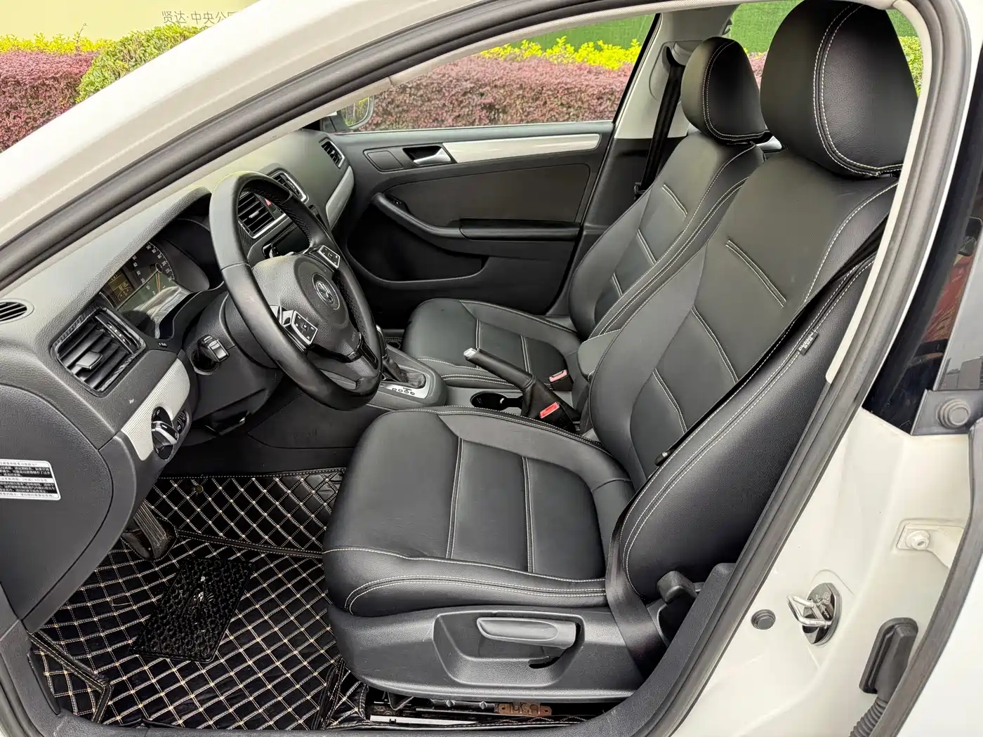 Volkswagen Sagitar 2014 Facelift 1.6L Automatic Comfort фото 4