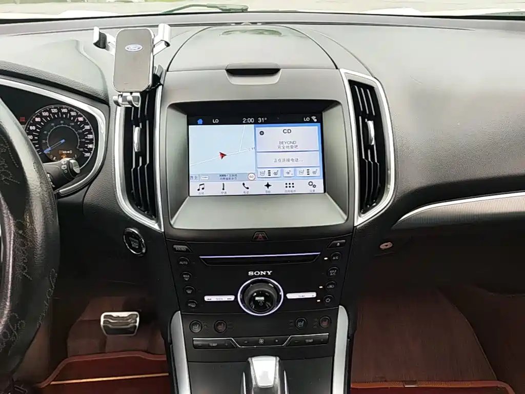 Фото 13 - Ford Edge