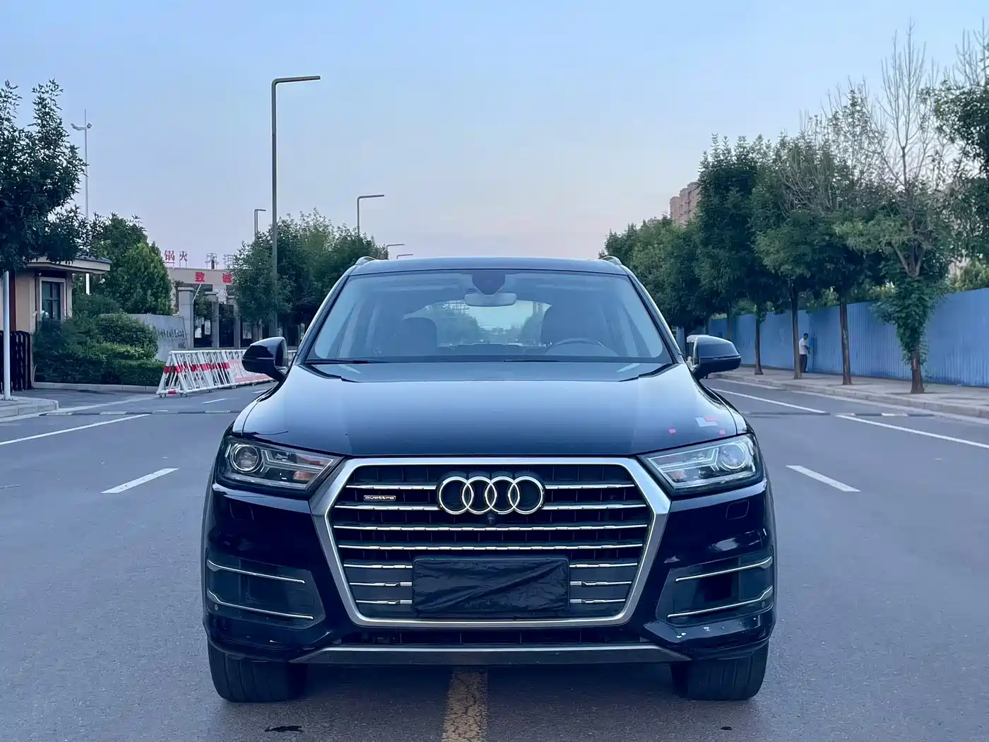 Photo 2 - Audi Q7