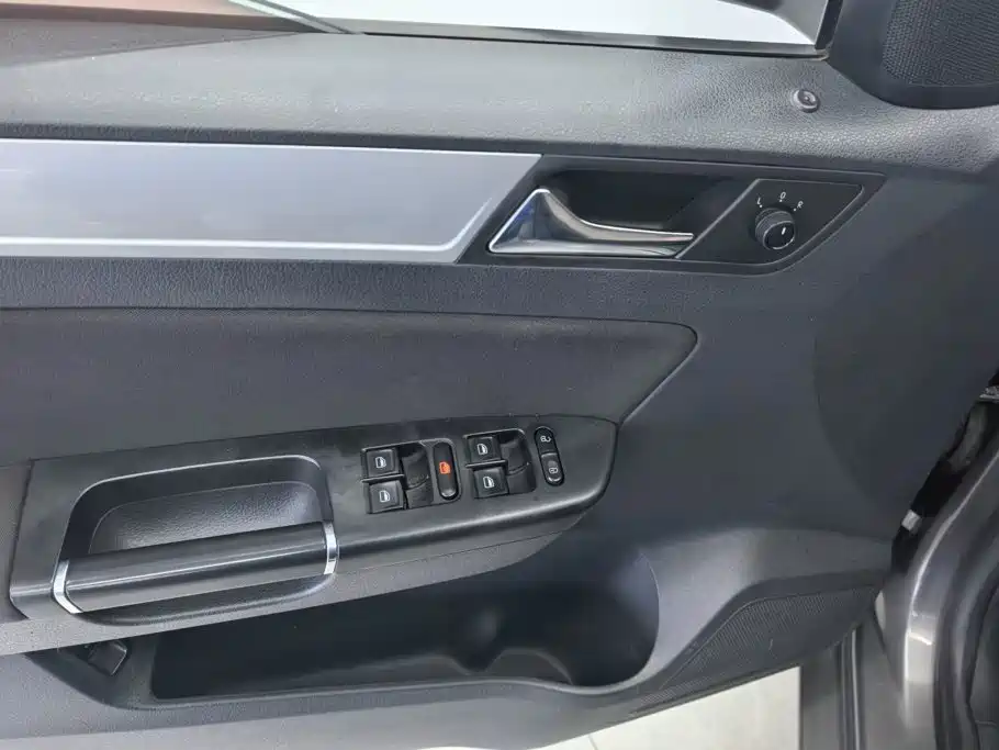 Volkswagen Bora 2014 2013 1.6L Manual Fashion Model