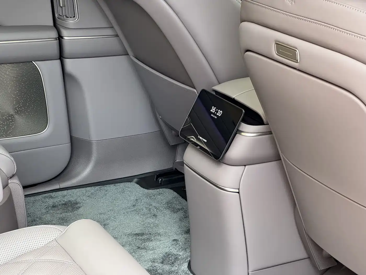 NIO ES8 2026 2025 Model 6-Seat Executive Luxury Edition