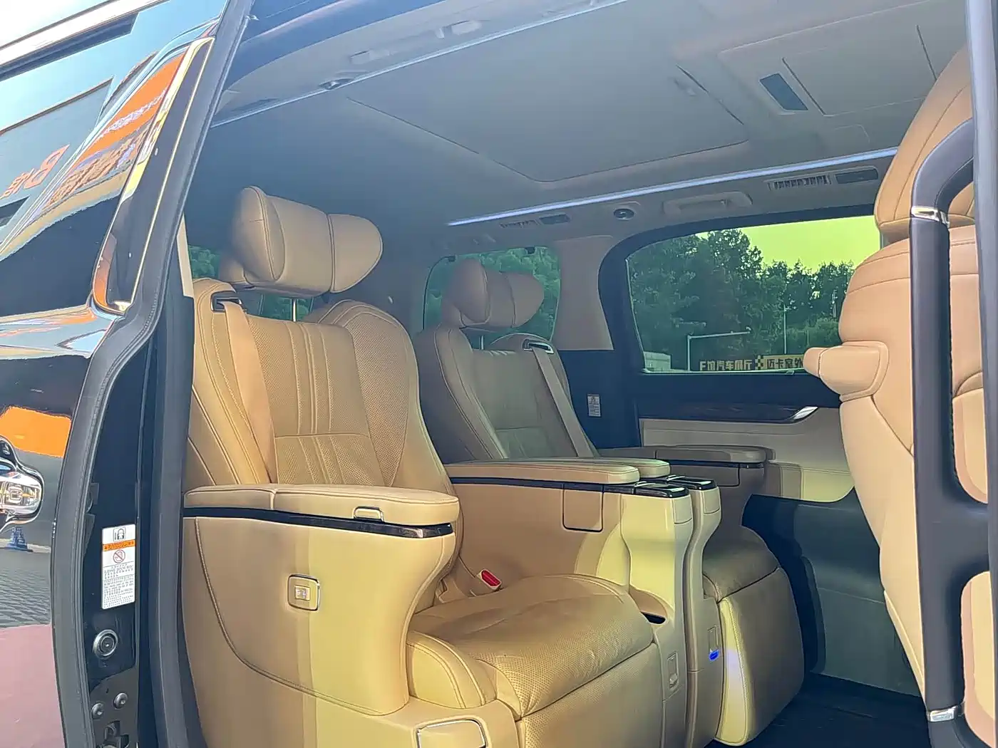 Toyota Alphard 2021 Hybrid 2.5L Premium фото 5