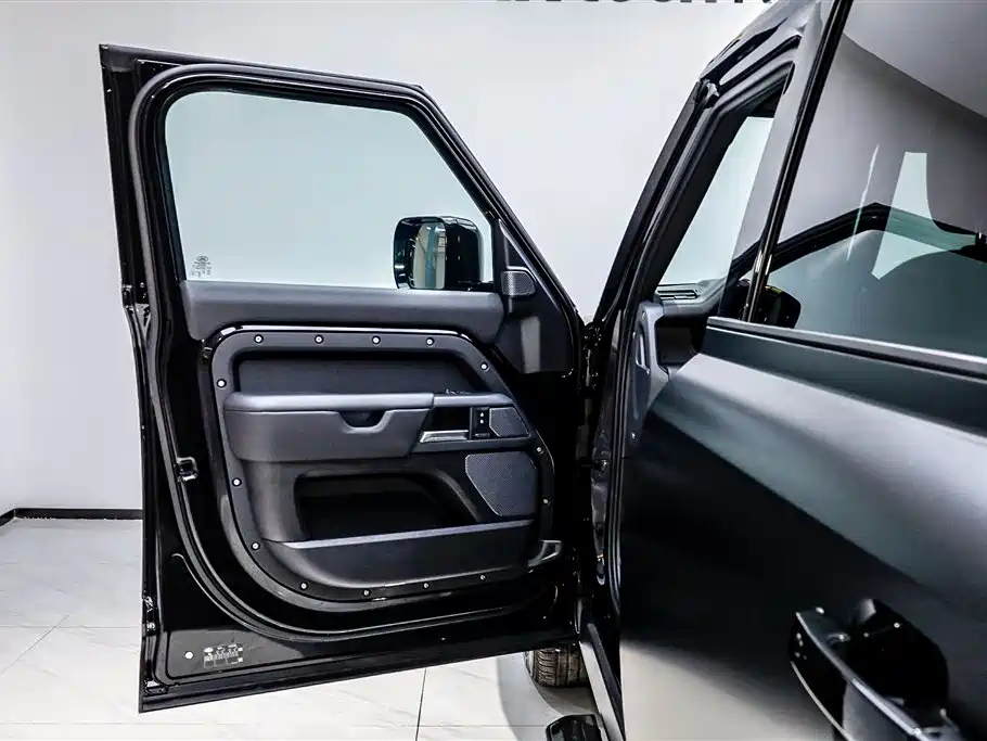 Land Rover Defender 2024 110 3.0T P400 X фото 7