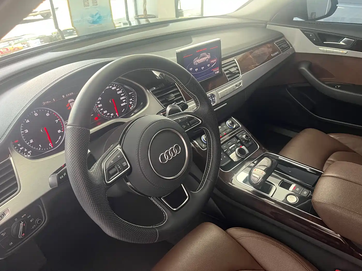 Фото 7 - Audi A8