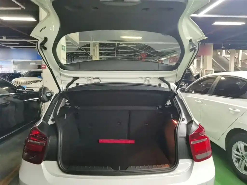 BMW 1 Series (Import) 2013 Facelift 118i Sport Model фото 19