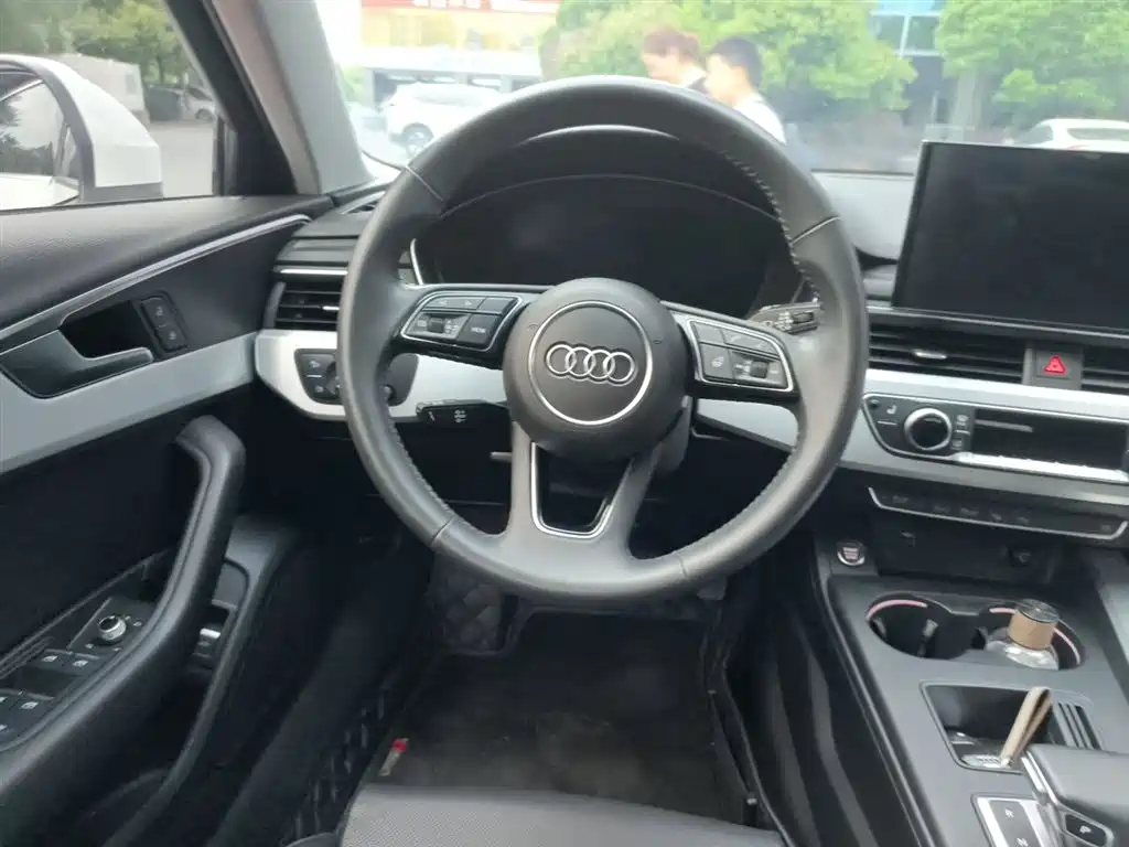 Audi A4L 2020 40 TFSI Luxury Dynamic фото 3