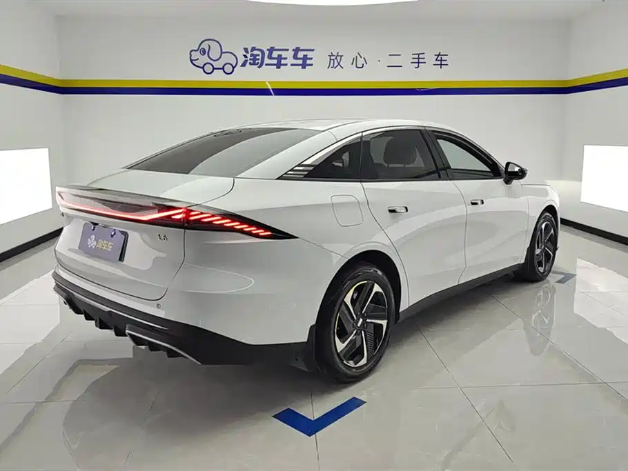 Geely Galaxy Galaxy L6 2023 Model 125km PLUS фото 3