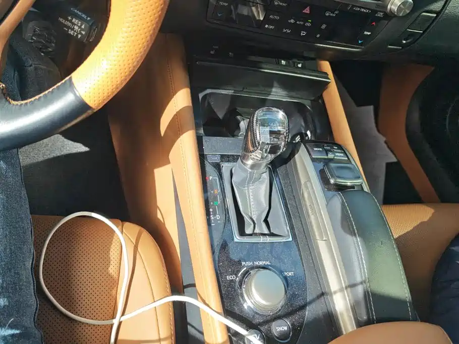 Lexus GS 2017 2016 300h Leading Edition