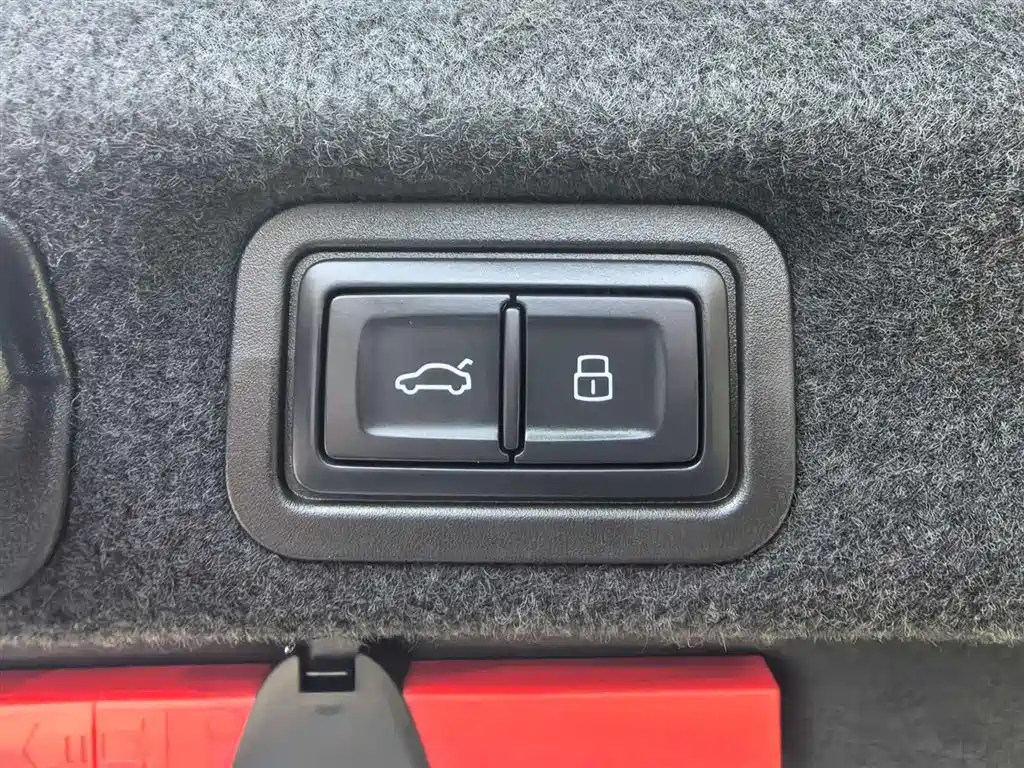 Фото 21 - Audi A7L