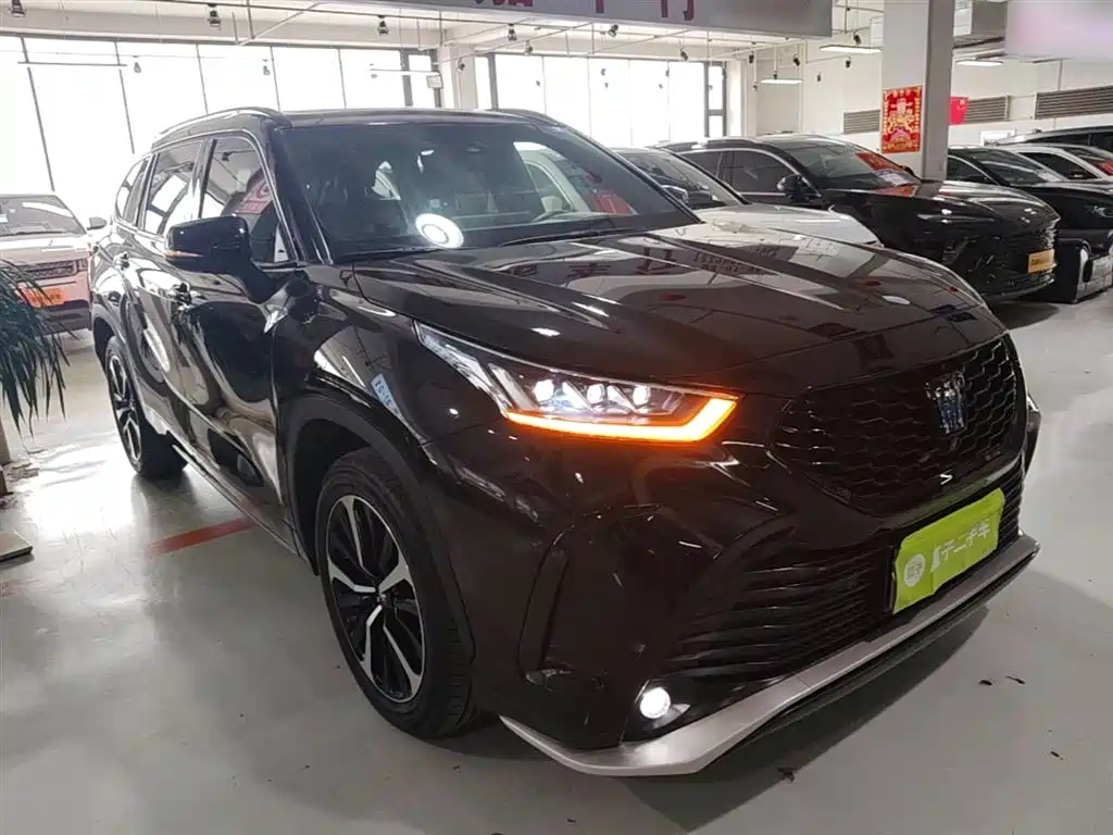 Toyota Crown Kluger 2023 2.5L HEV AWD Premium Edition фото 4