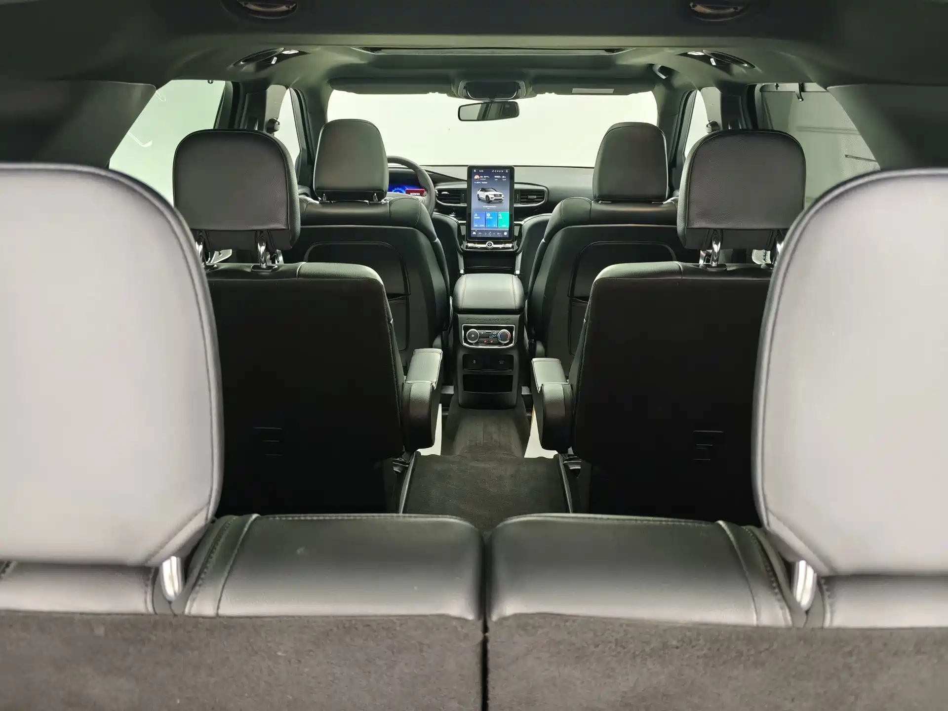 Фото 38 - Ford Explorer
