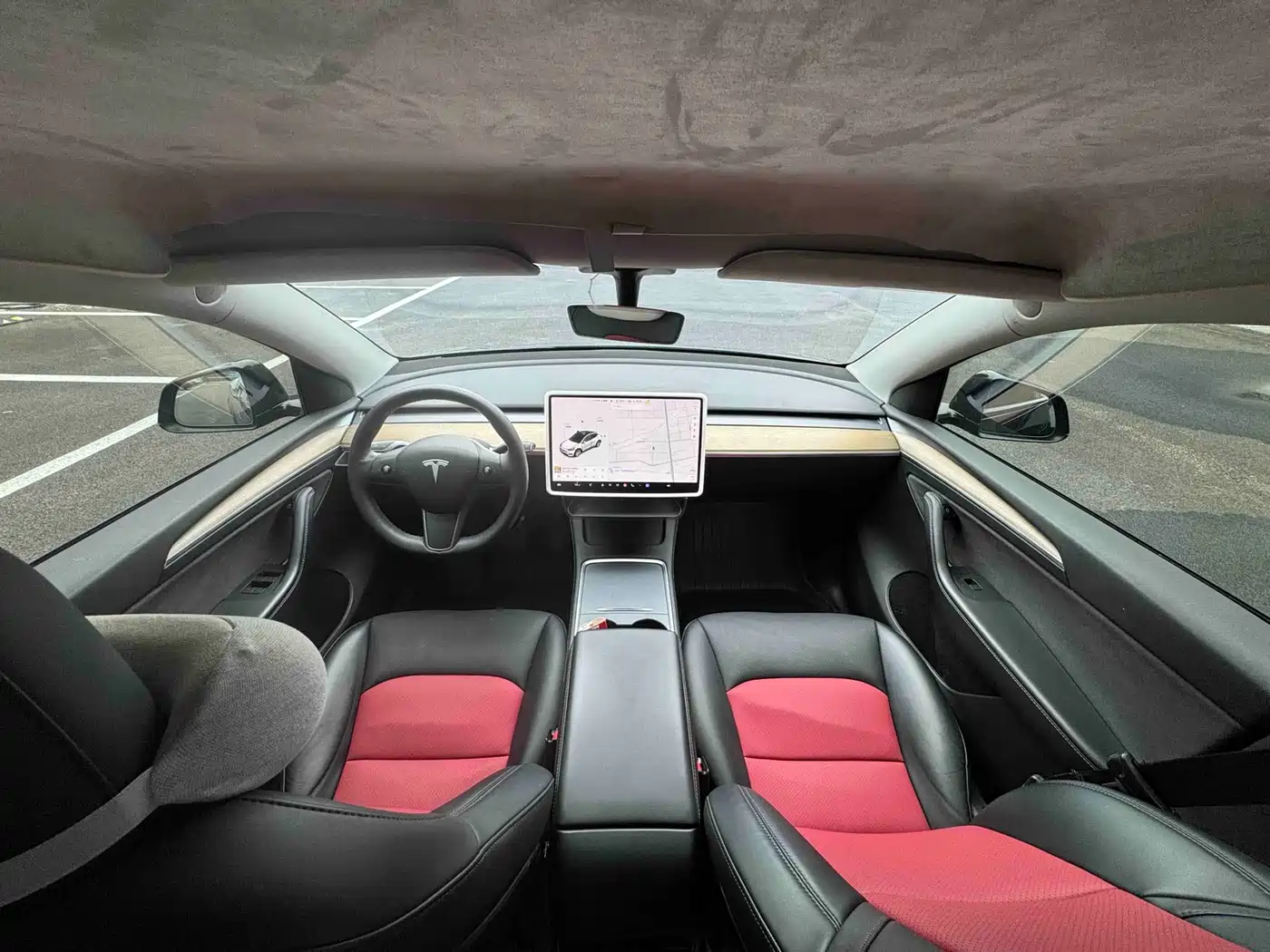 Photo 8 - Tesla Model Y