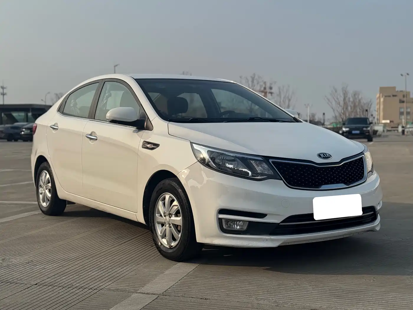 Photo 3 - Kia K2
