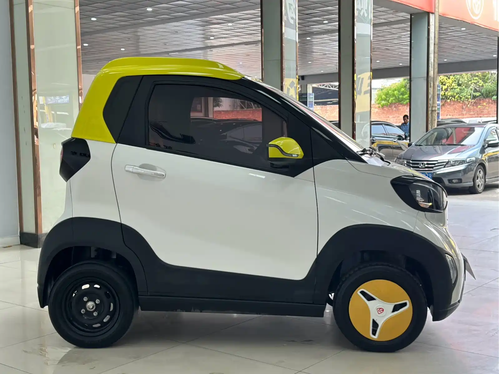 Фото 2 - Baojun E100
